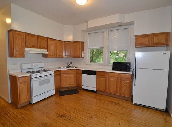 2nd image of 3301 N Hoyne Ave APT 2F