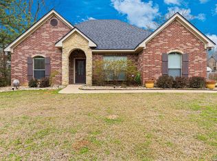 904 Greenbriar Dr, Carthage, TX 75633