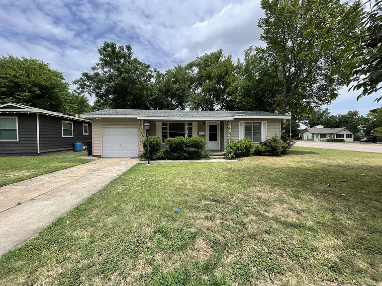 815 Dugan St — Photo 1