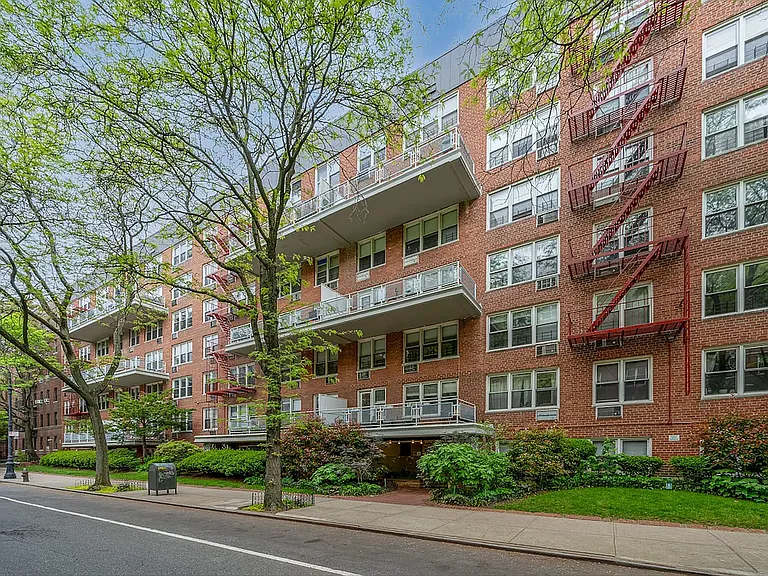 415 Argyle Rd #6R — Photo 14