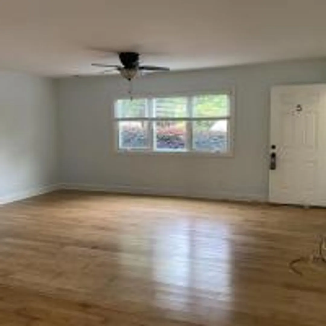 605 N Greensboro St — Photo 2