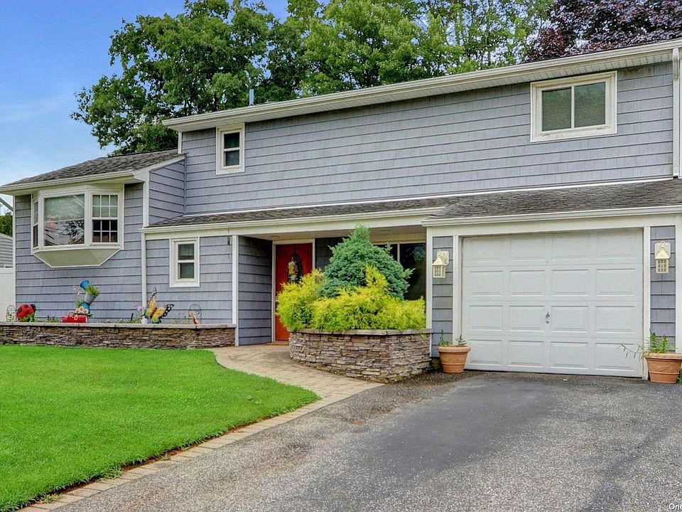 1st image of 8 Monterey Lane