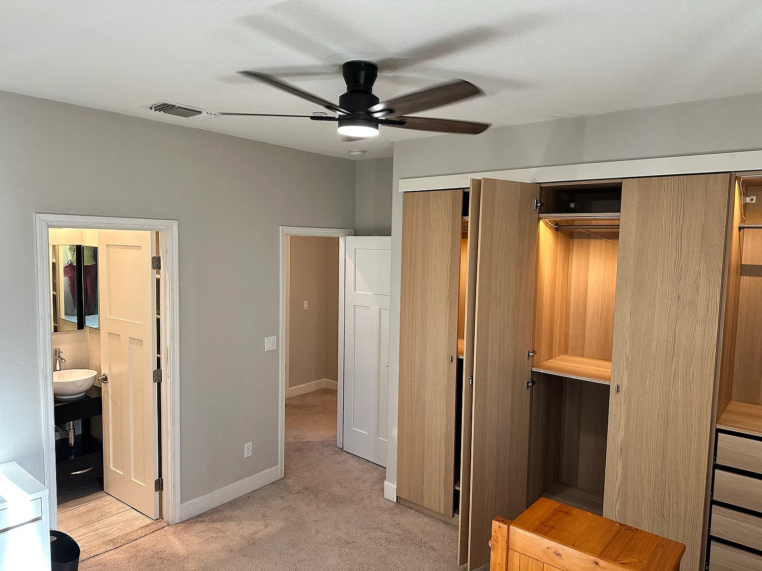 5 bed, 3033 sqft, $950 — Photo 2