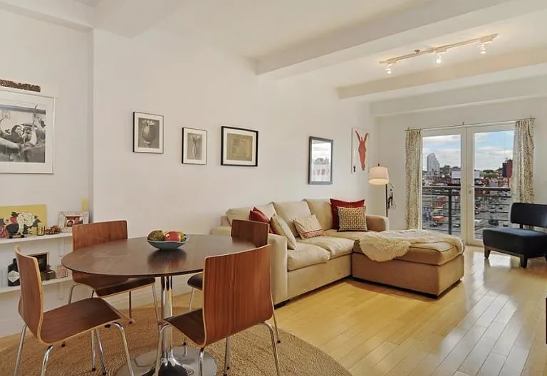 302 2nd St #5E — Photo 1
