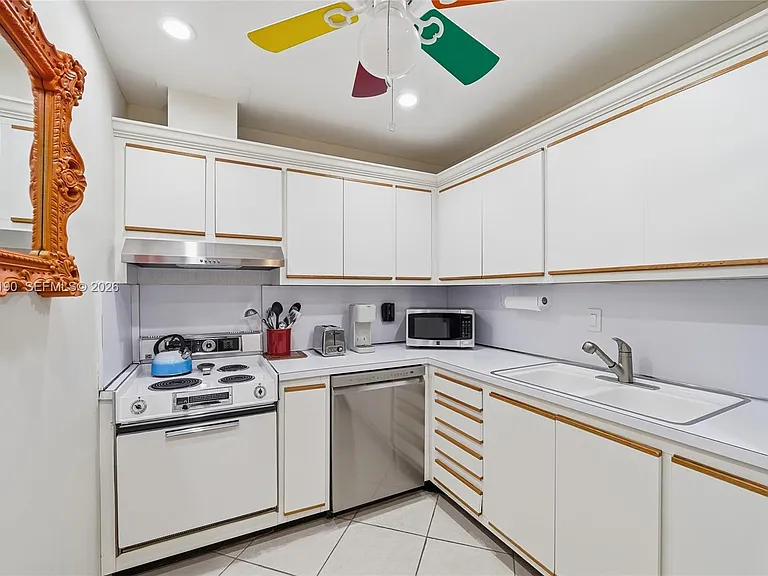 6273 Bay Club Dr #2 — Photo 8