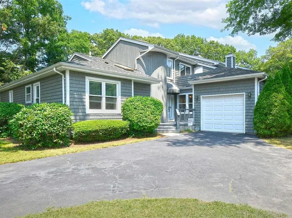 37 Madder Lake Circle #37, Commack, NY 11725