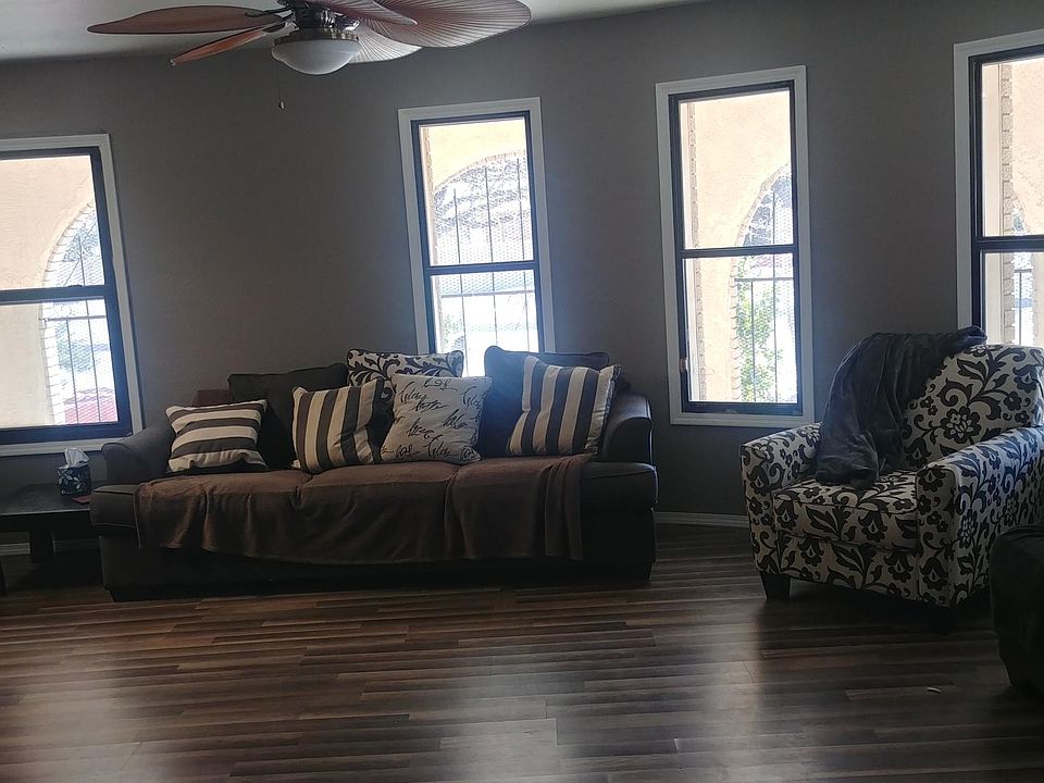2nd image of 3703 Saint Andrews Dr SE