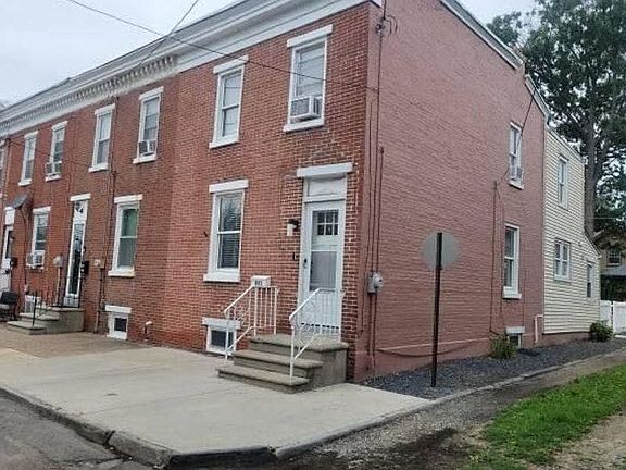 2nd image of 823 Paul St