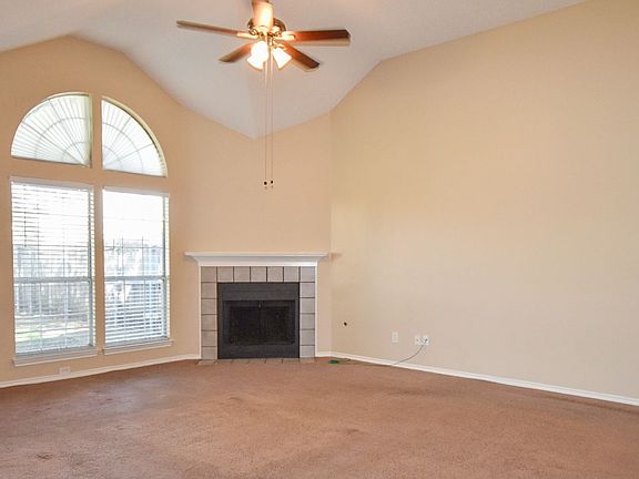 3rd image of 1221 White Dr