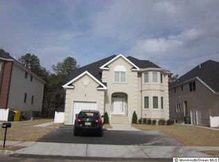 17 White Dove Ct, Lakewood, NJ 08701