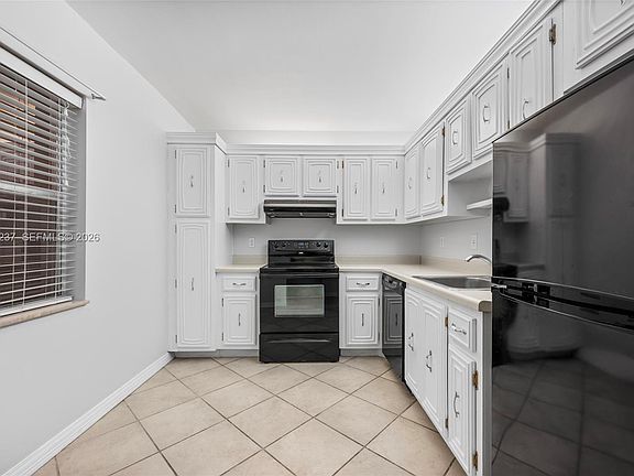 2nd image of 2861 Somerset Dr APT 104