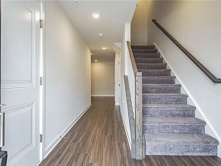 7640 Clayton Ave — Photo 2