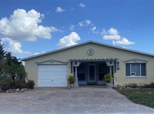 17613 1st St E, Redington Shores, FL 33708