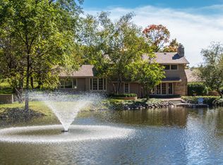 2526 W Dean Ct, River Hills, WI 53217