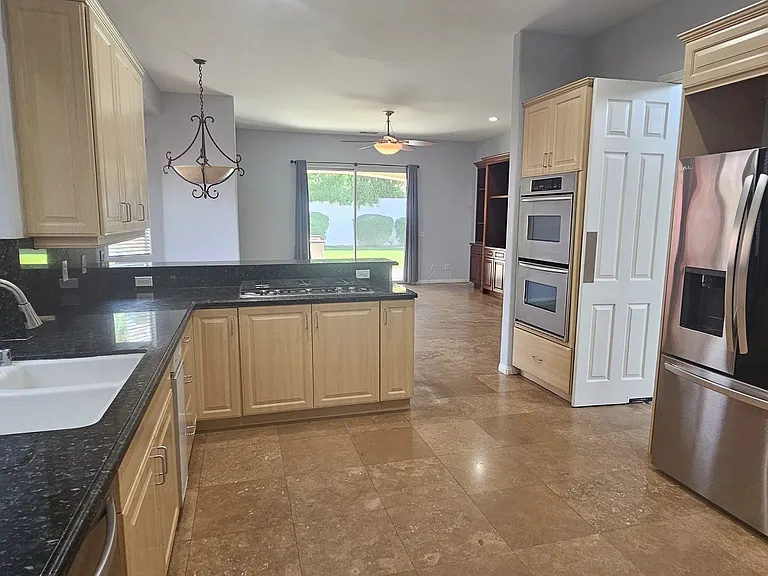 10 Champagne Cir — Photo 5