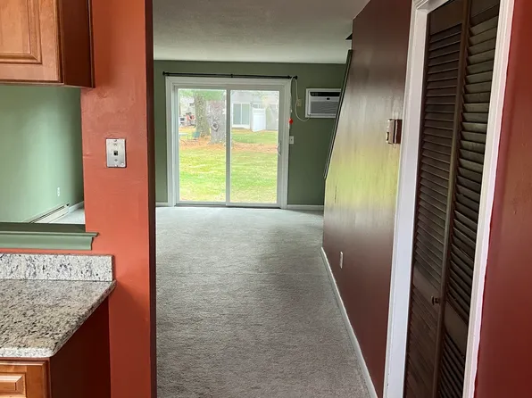 16 Seymour Rd Unit 19E, East Granby, CT 06026