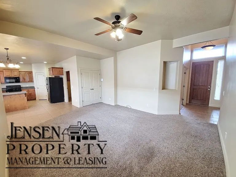 259 N 2940 E — Photo 13