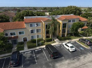 103 Yacht Club Way APT 208, Hypoluxo, FL 33462