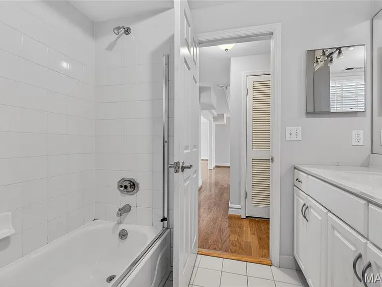 5510 Waterman Blvd #202 — Photo 36