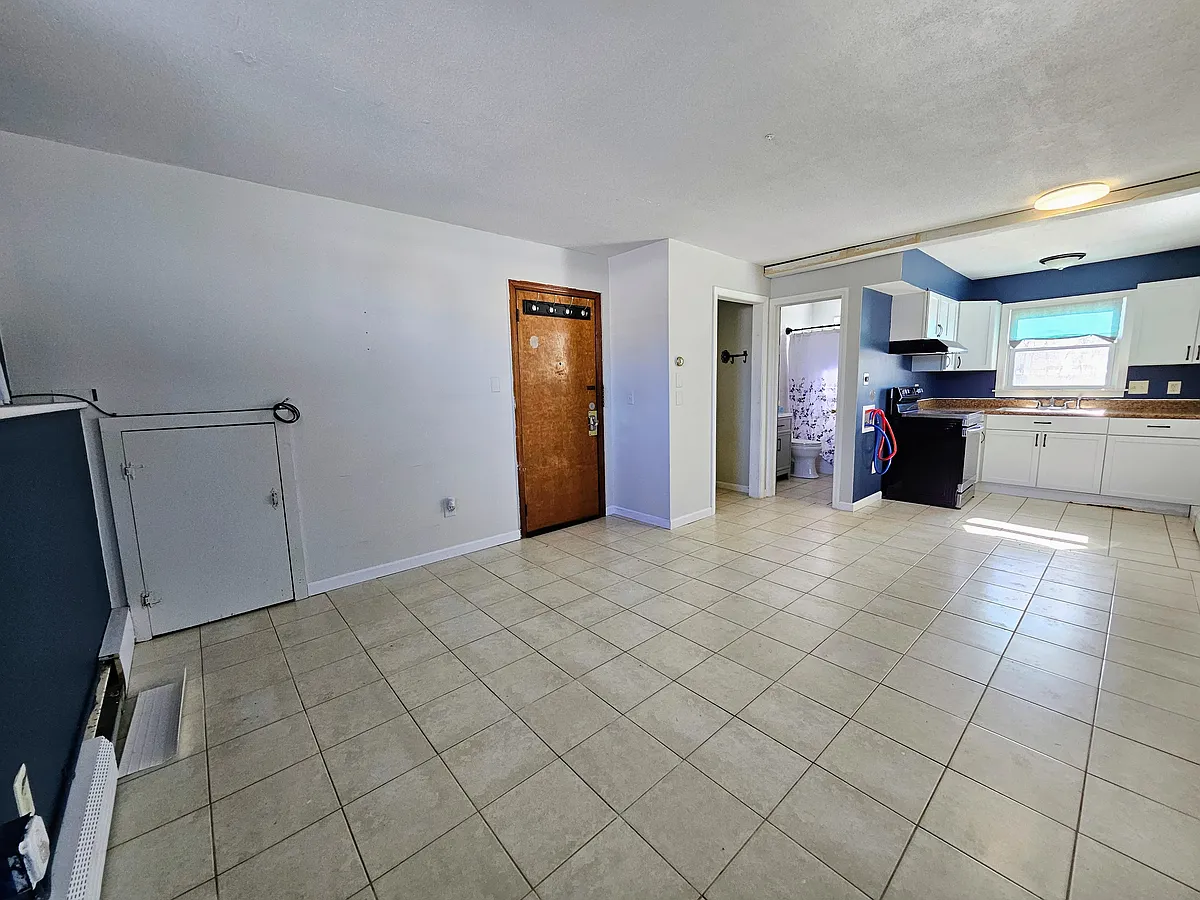 Building Photo - 293 Russell St #C