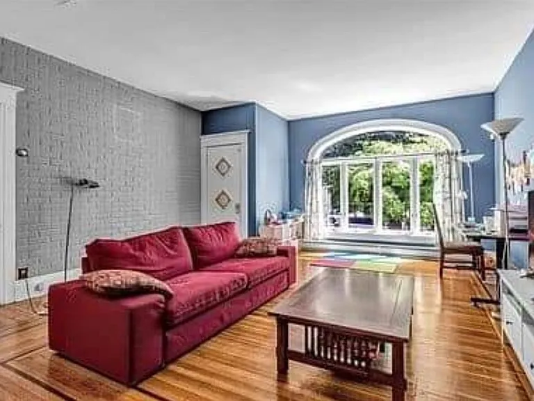 128 Richmond Ave — Photo 3