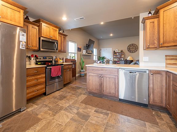 3rd image of 3714 Amity Cir SE