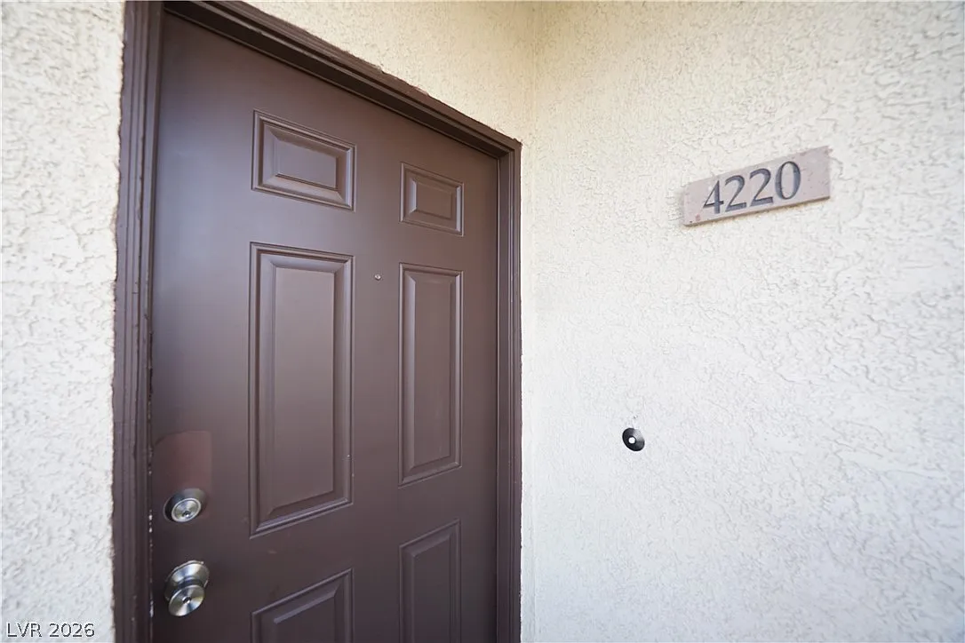 3 bed, 2.0 bath, 1330 sqft, $1,895 — Photo 3