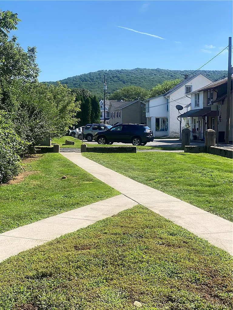 1 bed, 1.0 bath, 4730 sqft, $1,695 — Photo 4