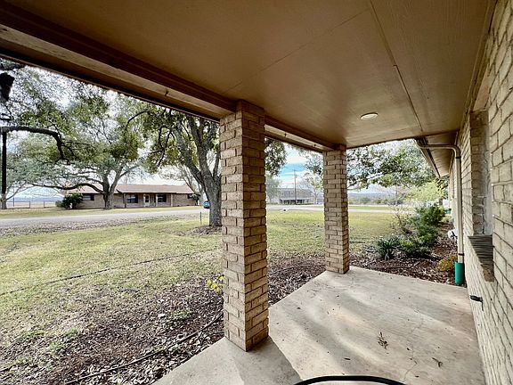 3rd image of 213B Crest Circle Dr