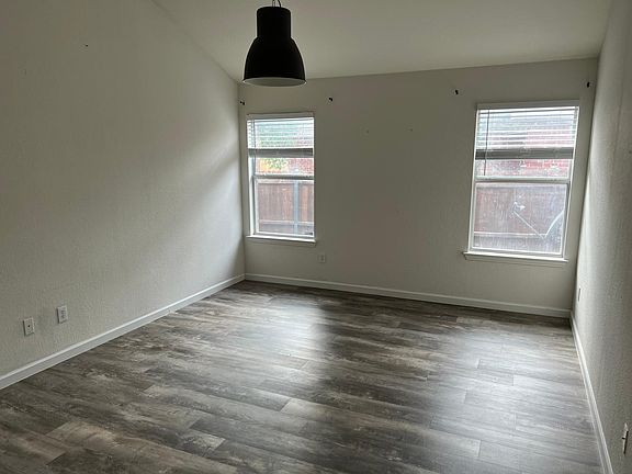 5th image of 1011 Port Boliver Dr