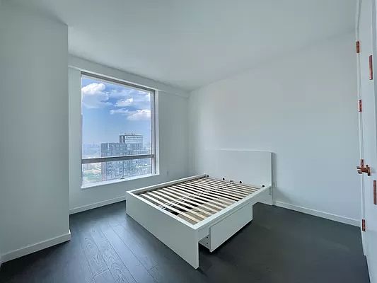 5th image of 1 City Poin APT 35C