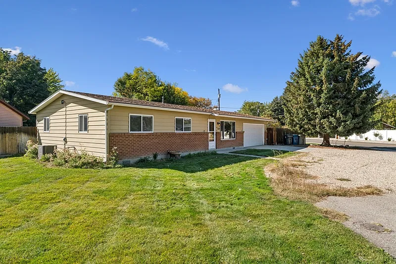 505 W Iowa St