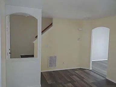 4th image of 387 Ellers Grv