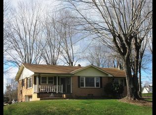 135 E Williams Rd, Hendersonville, NC 28792