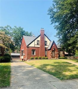 19570 S Sagamore Rd, Fairview Park, OH, 44126