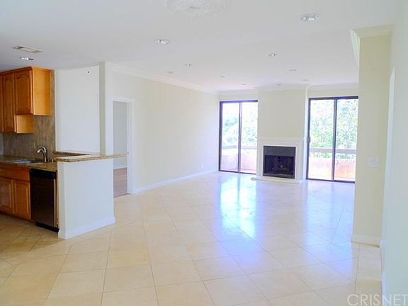 2nd image of 10861 Moorpark St Unit 214