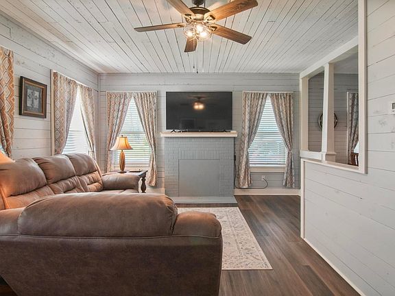 5th image of 315 S Barron St