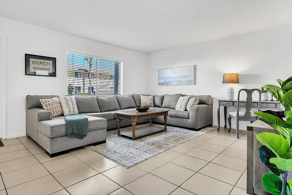 4625 Bayshore Dr — Photo 1