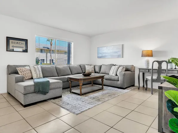 4625 Bayshore Dr APT D3, Naples, FL 34112