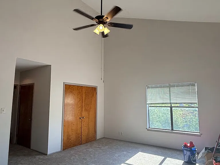 415 Albany St #F — Photo 4