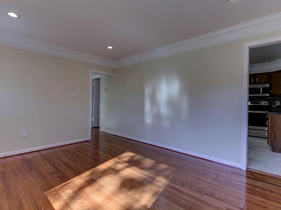 3rd image of 3925 Maine Ave NW