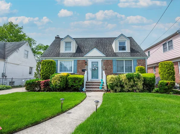 103 Woods Avenue, Malverne, NY 11565