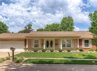 15619 Summer Lake Dr, Chesterfield, MO 63017