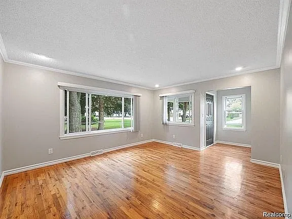 3 bed, 1.5 bath, 1080 sqft, $1,950 — Photo 3