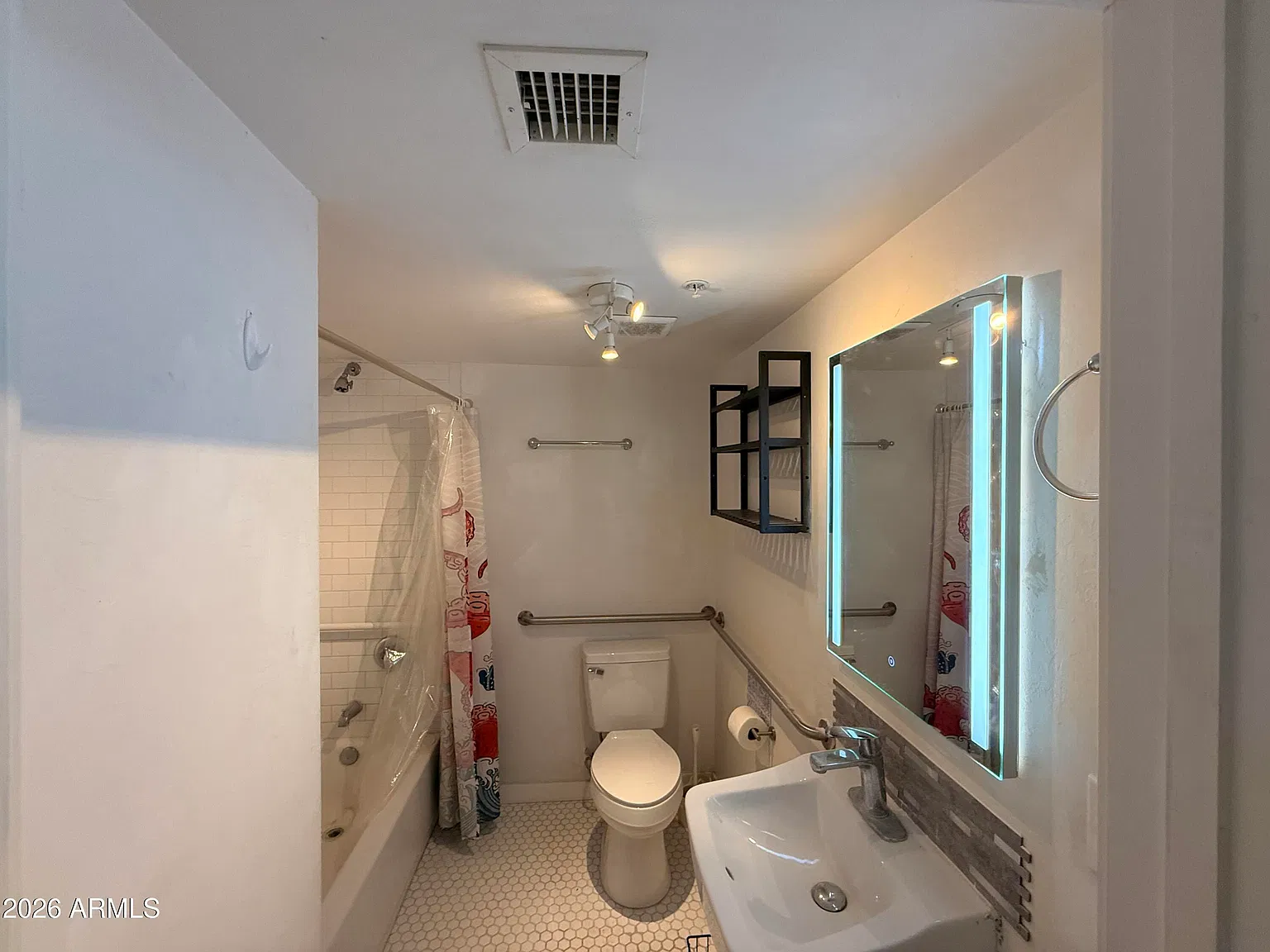 1533 W Pierce St — Photo 4