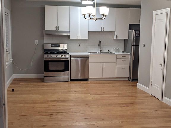 4th image of 131 E 46th St #1