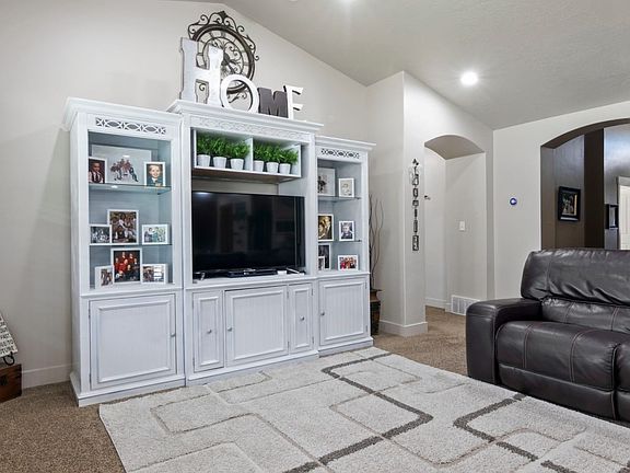 3rd image of 1061 Bear Hollow Ln
