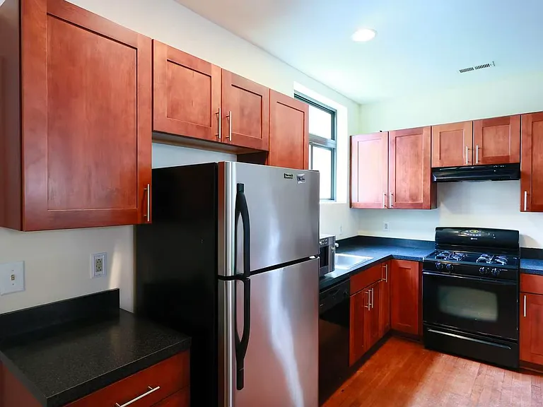 621 N 10th St #1 — Photo 10