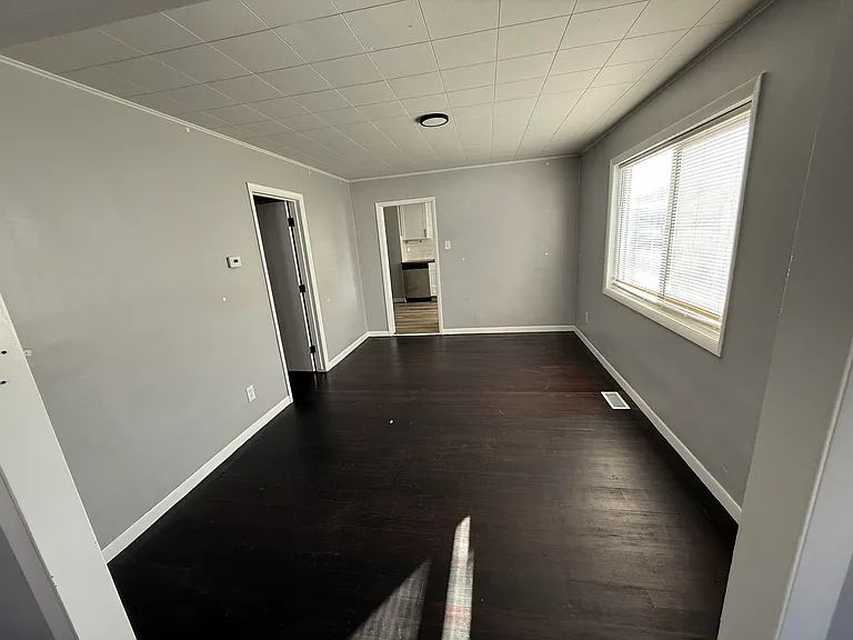 118 L St — Photo 3