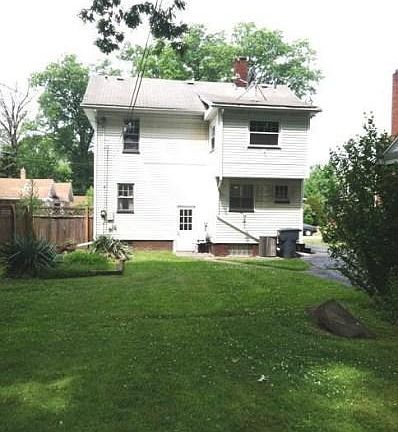 3rd image of 329 Kenilworth Ave NE